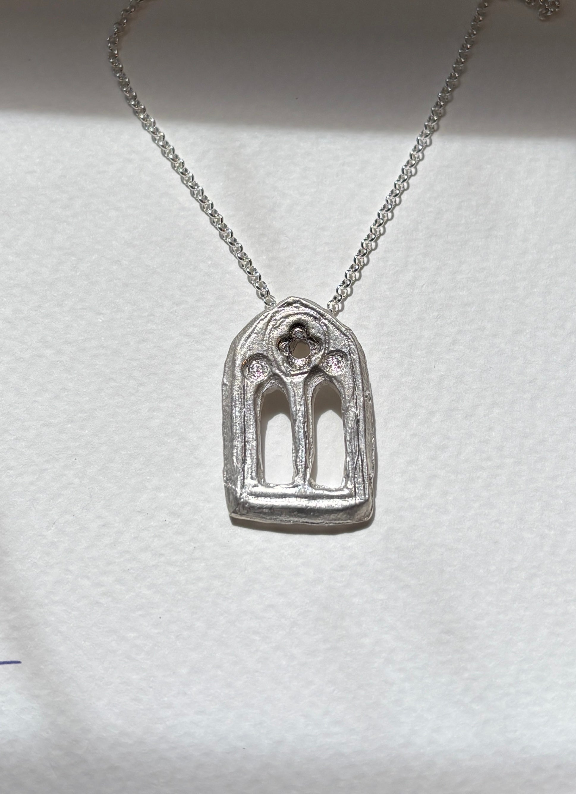 Fenestra Pendant