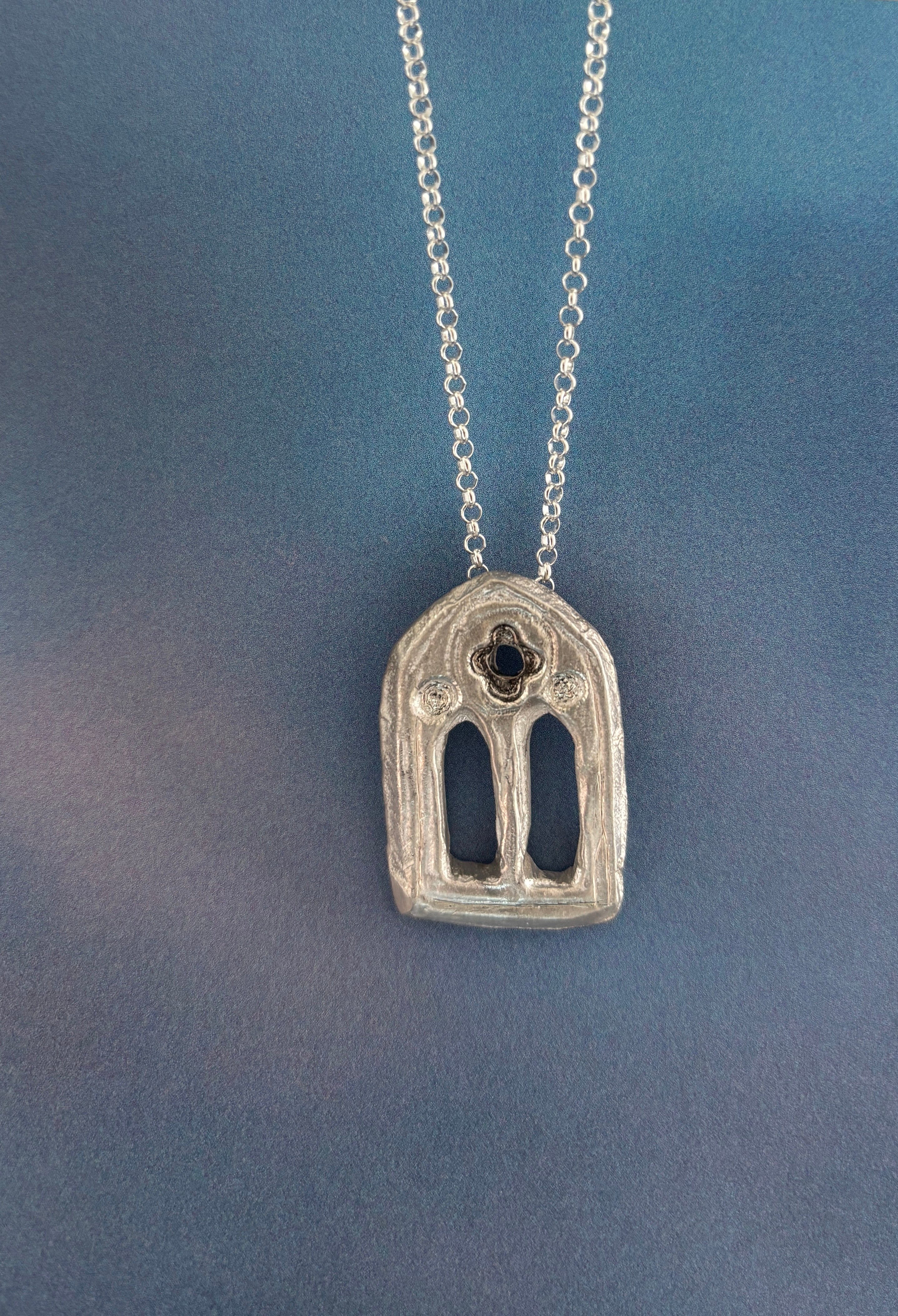 Fenestra Pendant